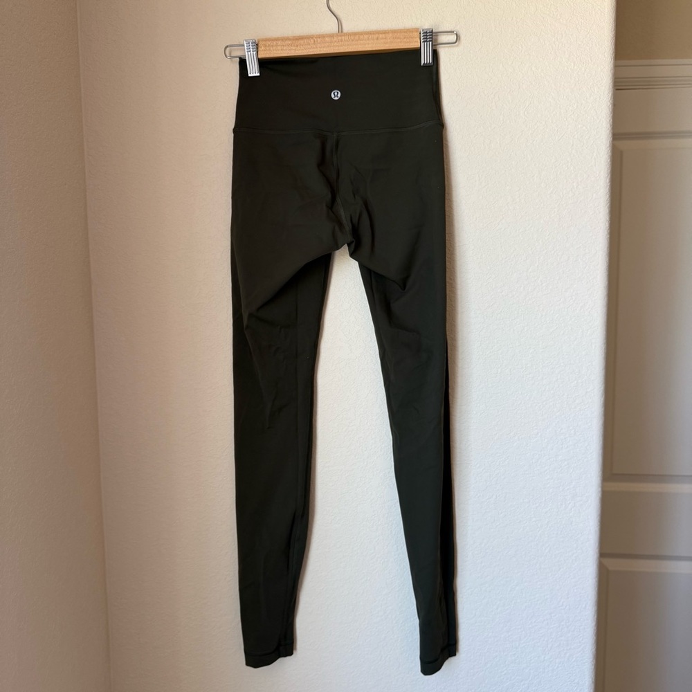Lululemon Wunder Under Hi-Rise Tight Full-On Luxtreme 28"
Dark Green Size 4